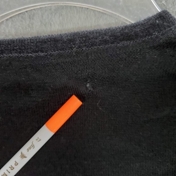 Calvin Klein Men Sweater Medium Black 100% Extra Fine Merino Wool V Neck READ - Picture 6 of 8